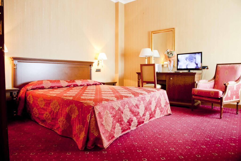 Hotel Jolly Кастровиллари Номер фото