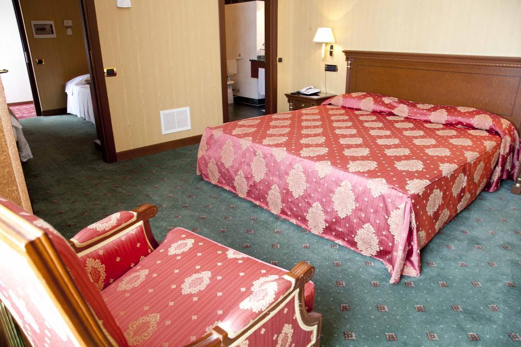 Hotel Jolly Кастровиллари Номер фото