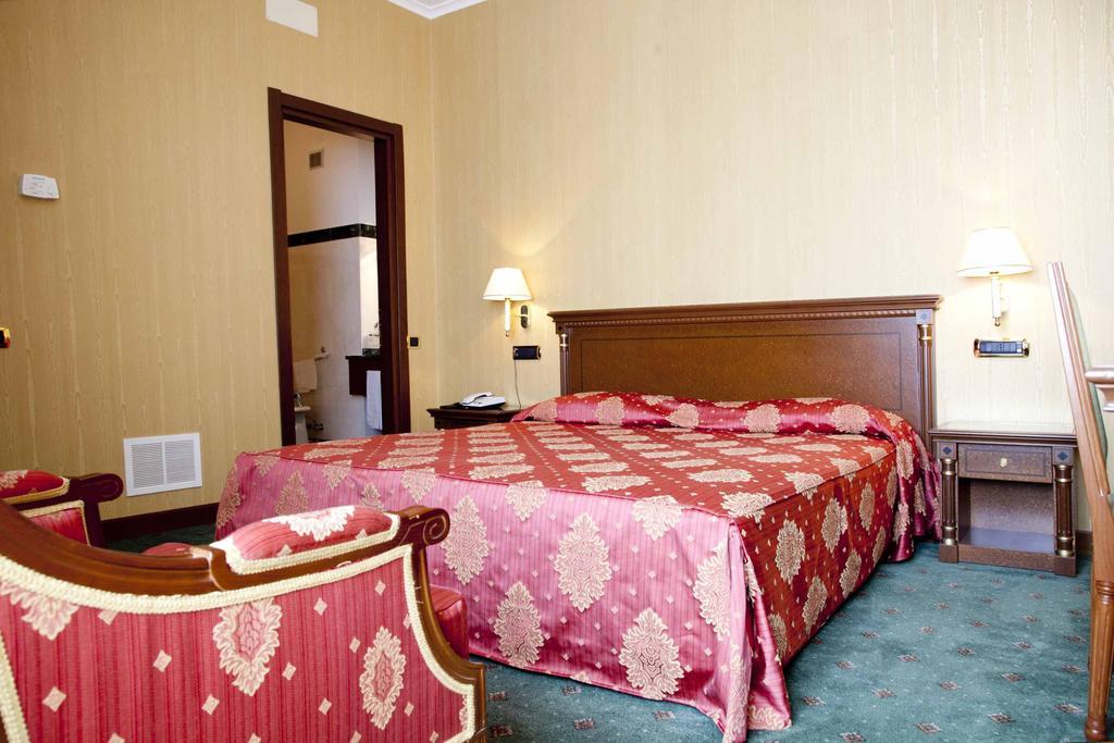 Hotel Jolly Кастровиллари Экстерьер фото