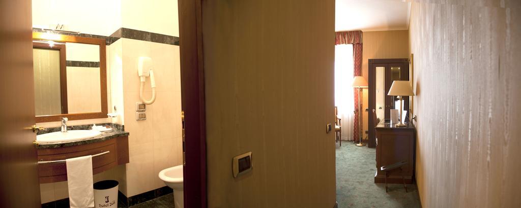 Hotel Jolly Кастровиллари Экстерьер фото