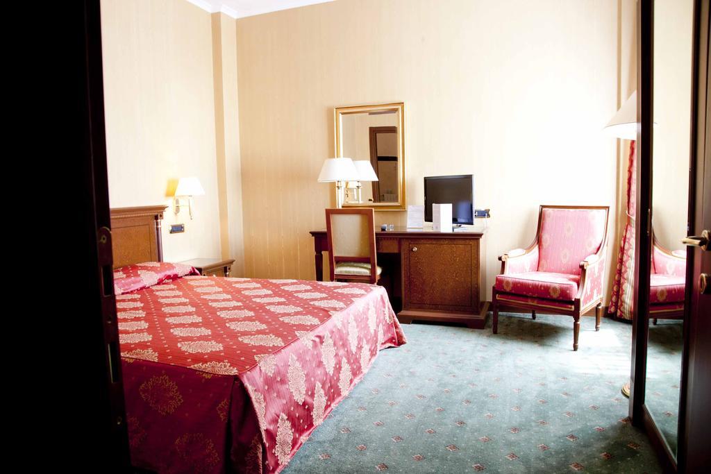 Hotel Jolly Кастровиллари Номер фото