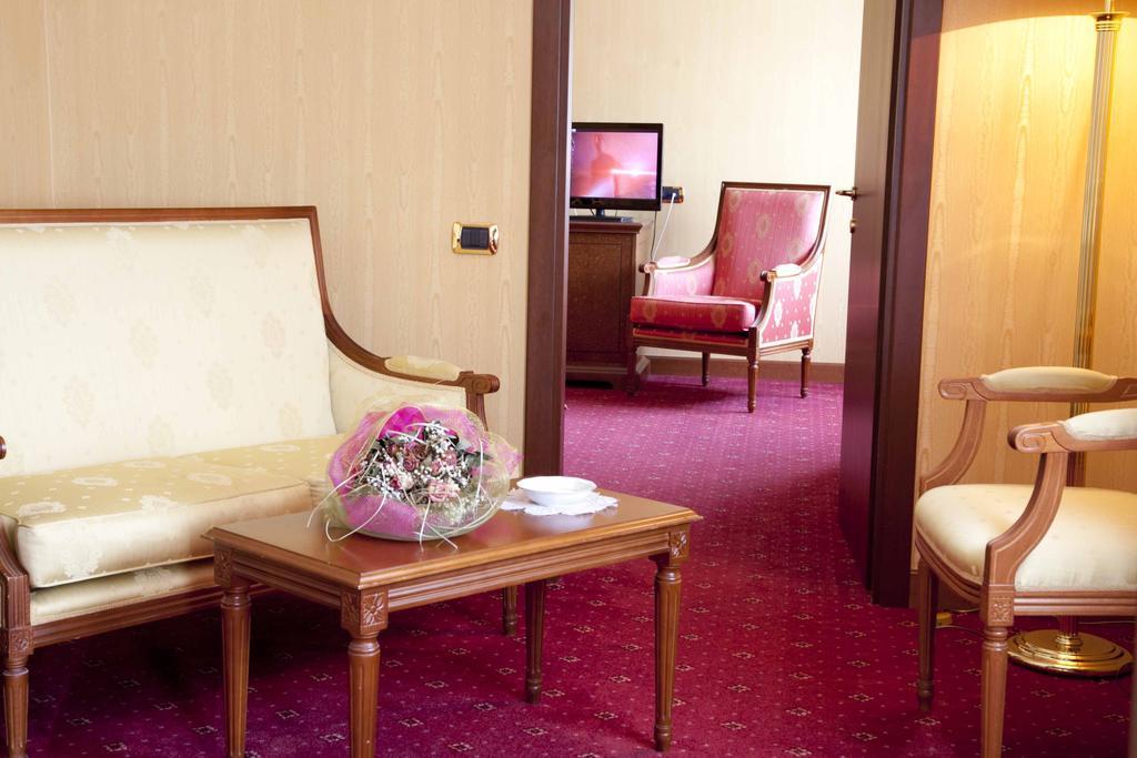Hotel Jolly Кастровиллари Номер фото