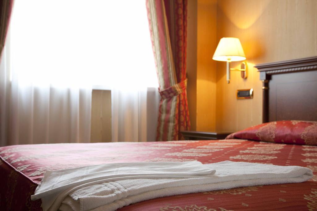 Hotel Jolly Кастровиллари Номер фото