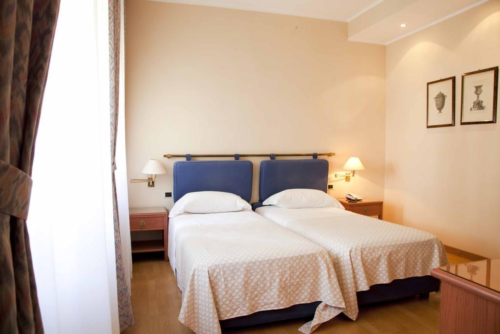 Hotel Jolly Кастровиллари Номер фото