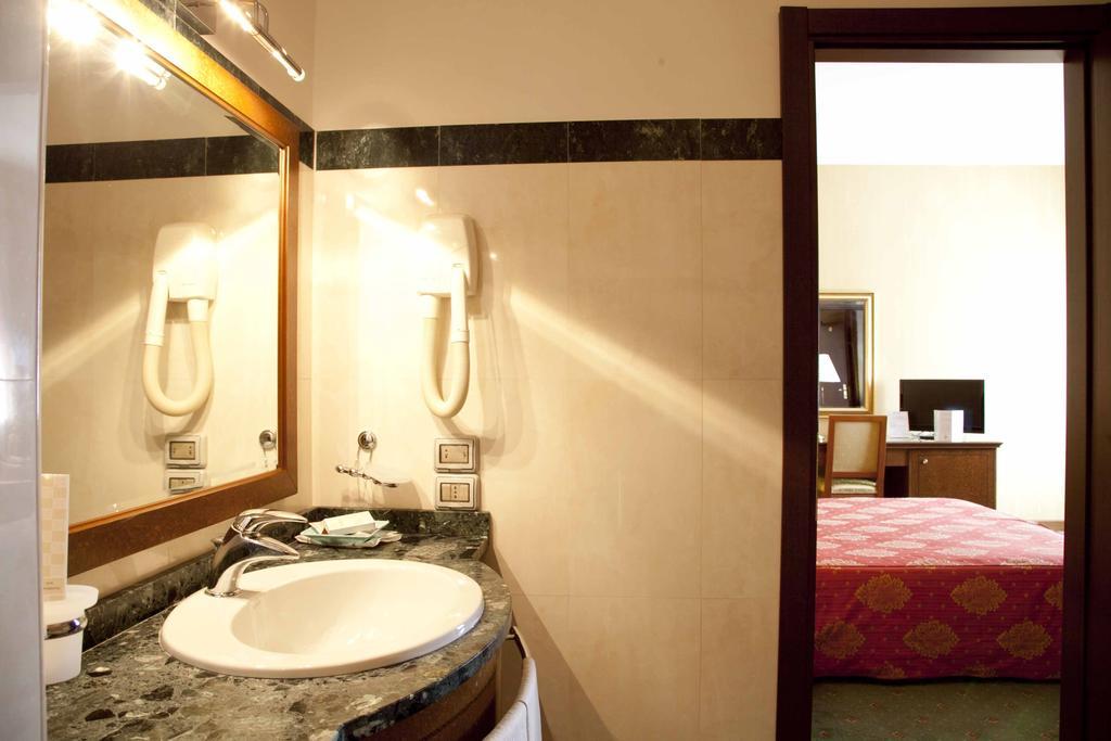 Hotel Jolly Кастровиллари Номер фото