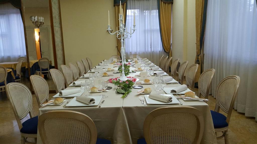 Hotel Jolly Кастровиллари Экстерьер фото