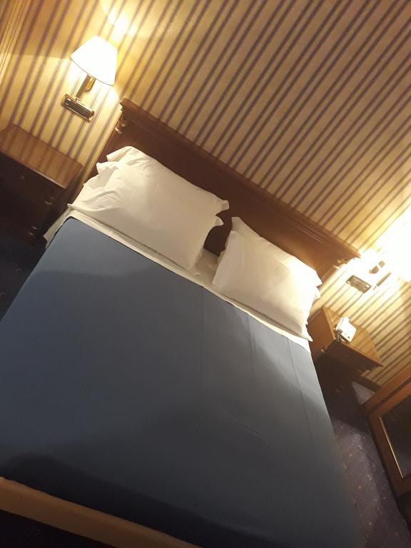 Hotel Jolly Кастровиллари Экстерьер фото